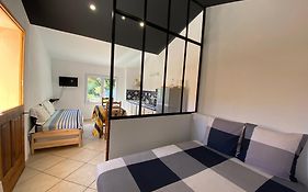 Studio avec une belle terrace Pour les amoureux